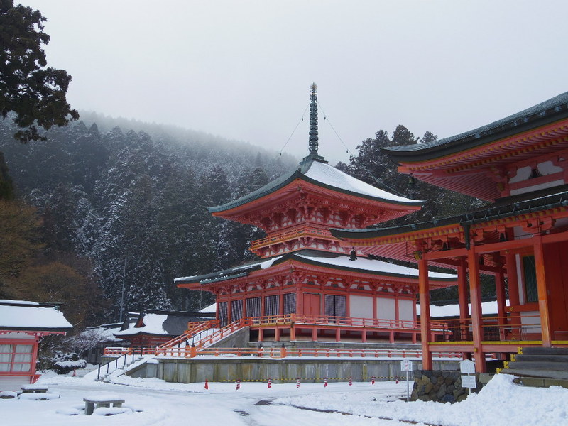 tempio enryakuji con neve