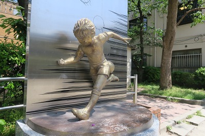 statua holly hutton tokyo